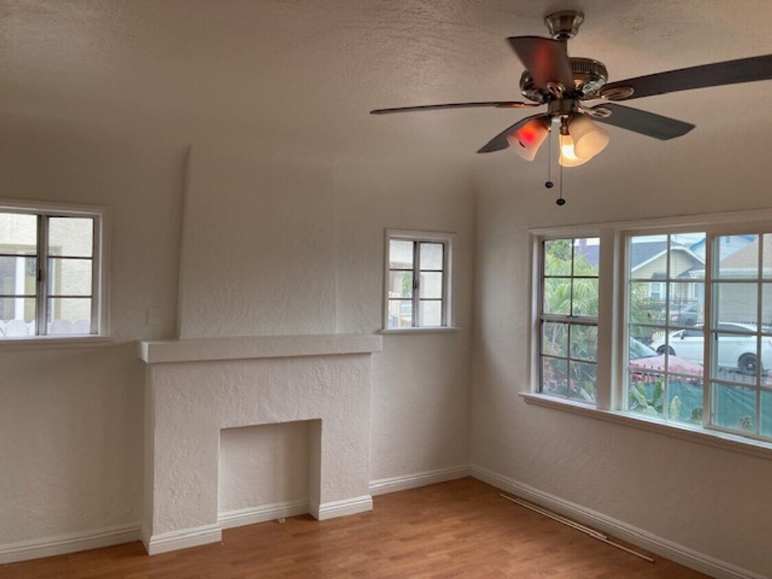 Building Photo - 1065GA