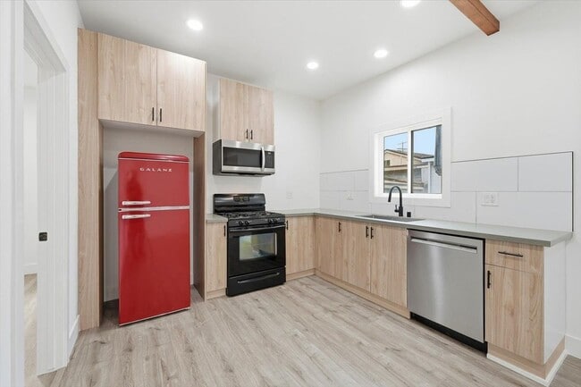 Building Photo - 156 S Pecan St