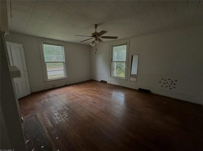 Building Photo - 302 Dahl St