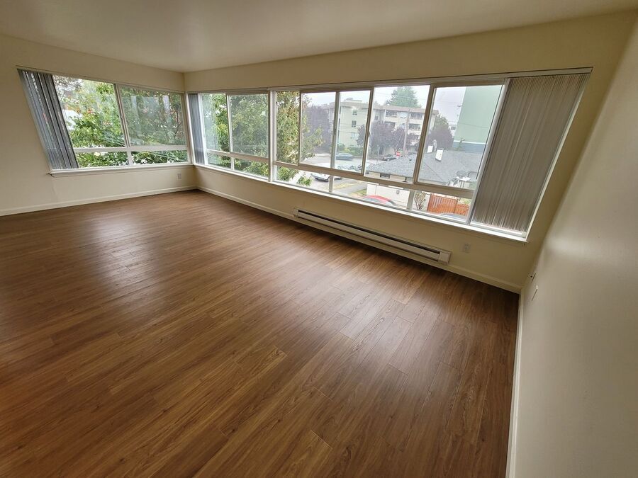 Primary Photo - Spacious 2 bedroom with hardwood floors. W...