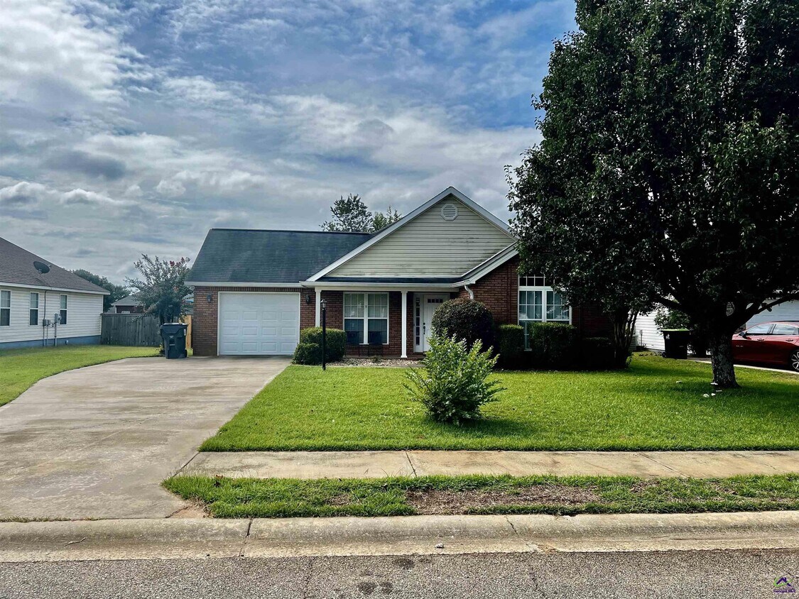 Primary Photo - 203 Wembley Dr