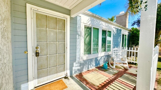 Building Photo - Beautiful Updating throughout Home!  Kitch...