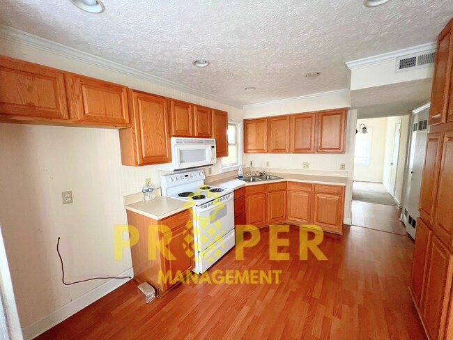 Foto del edificio - 3 bedrooms 1 bathroom house