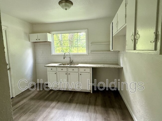 Building Photo - 7213 Naples Ave