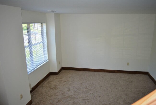Building Photo - 361 Kent Ln