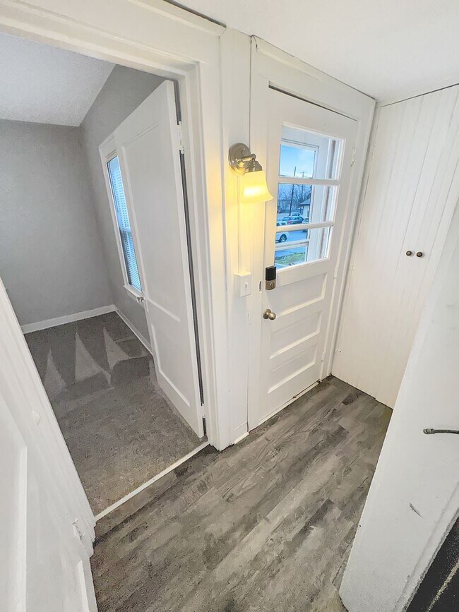 Foto del edificio - 6824 Hanna Lake Ave SE