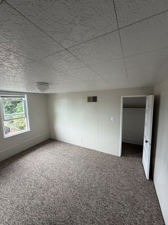 Building Photo - 261 N 100 E
