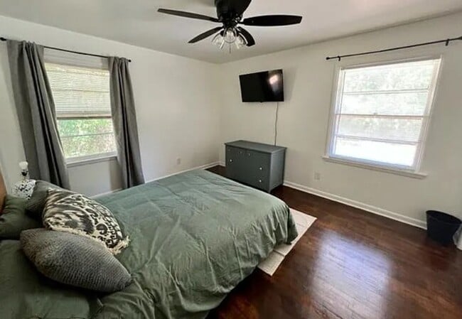 Foto del edificio - Completely Renovated 3 Bedroom close to OU Campus!! LAWNCARE INCLUDED!!