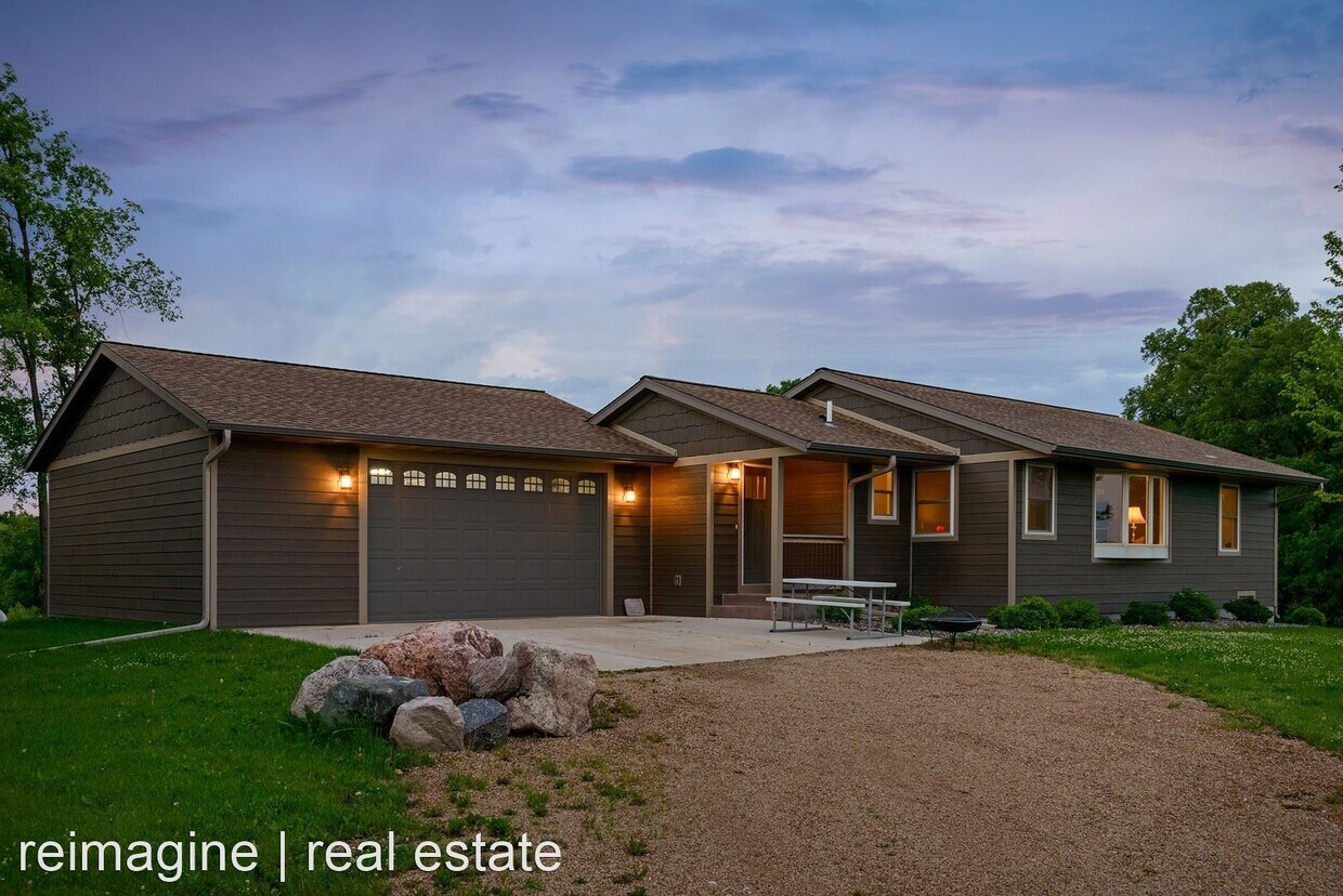 7650 Halstead Dr, Mound, MN 55364 House Rental in Mound, MN