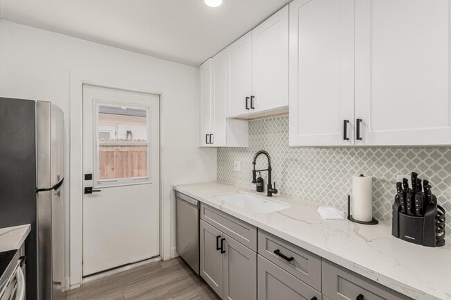 Building Photo - 6622 E Avalon Dr