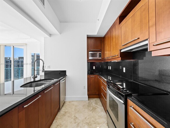 Building Photo - 333 Las Olas Way