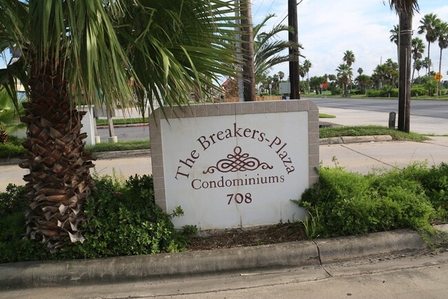 Building Photo - 708 Padre Blvd