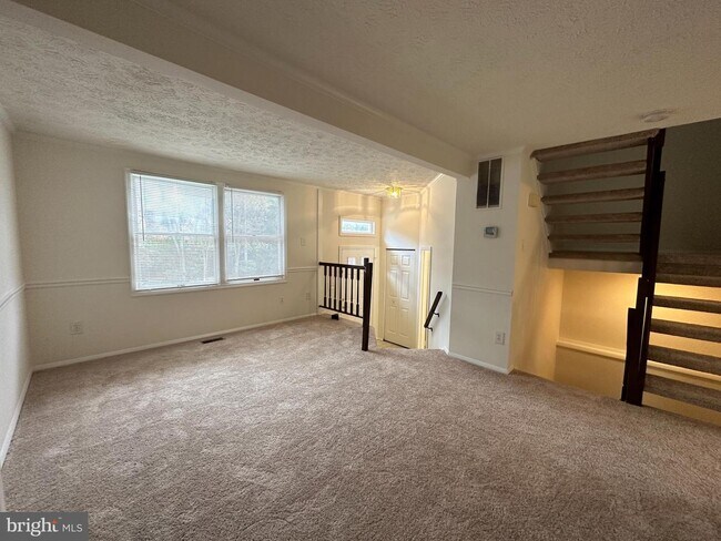 Foto del edificio - 5857 Chrysanthemum Dr