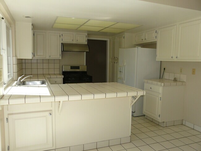 Building Photo - Radiant 3 bedroom 2 bathroom home in San Jose