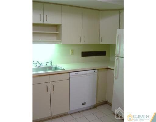 Building Photo - 54 Loring Ave