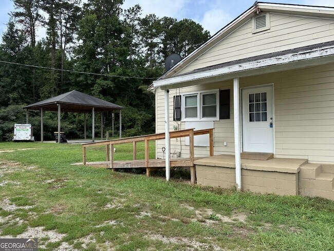 Foto del edificio - 6878 Newnan Rd