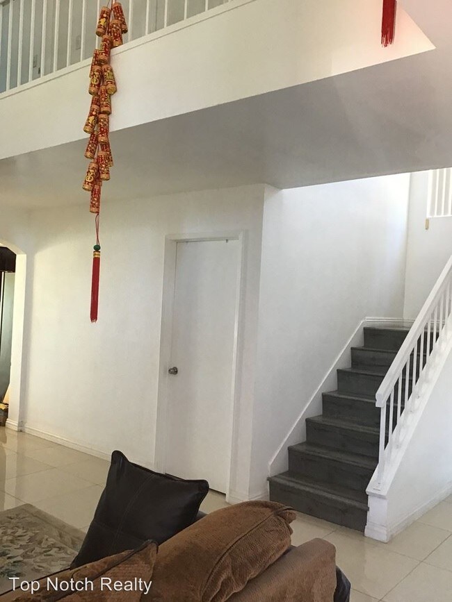 Foto del edificio - 5 br, 3 bath House - 2200 Sherwood Dr