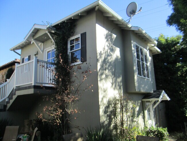 Building Photo - 12250 Darlington Ave