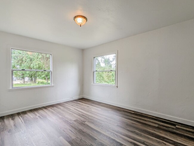 Building Photo - Charming 2 bed, 1 bath home with spacious ...