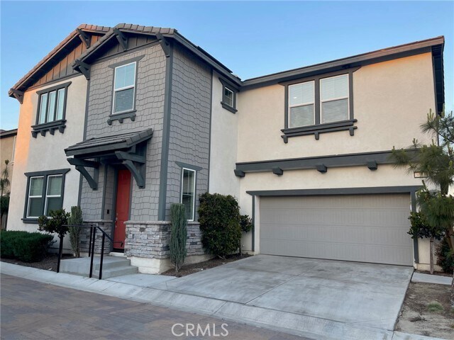Building Photo - 3235 E Yellowstone Dr