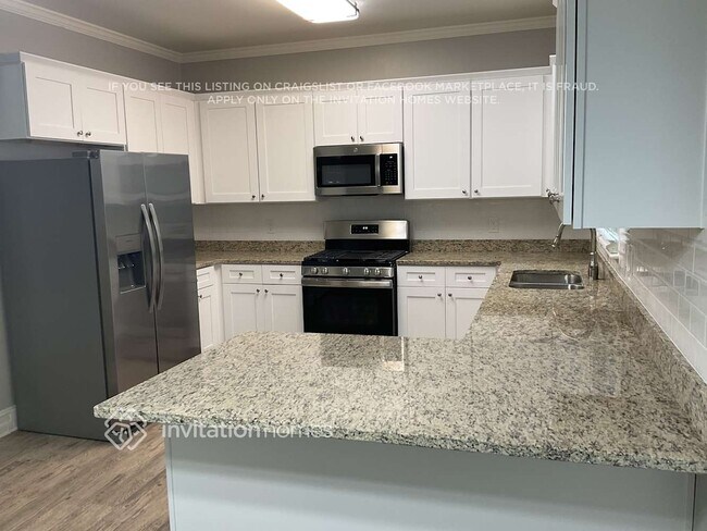 Foto del edificio - 3618 Broken Arrow Dr