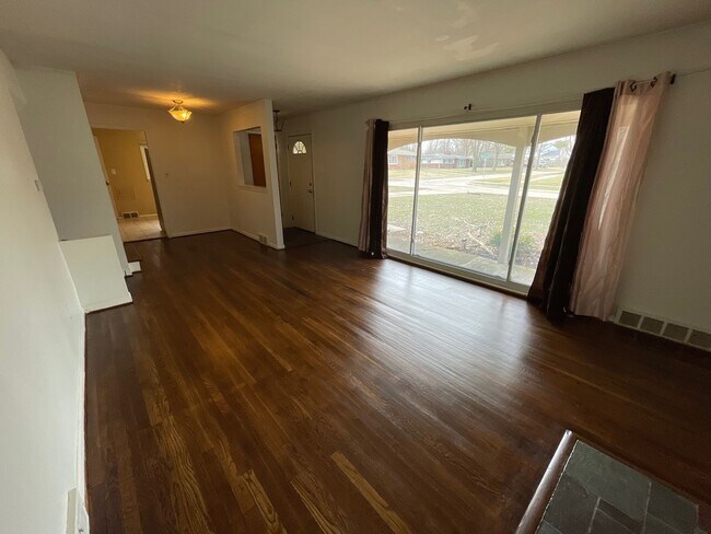 Foto del edificio - 3-Bedroom Home in Sought-After Cranbrook V...
