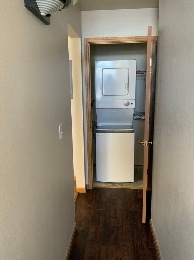 Building Photo - 325-325 Washington St