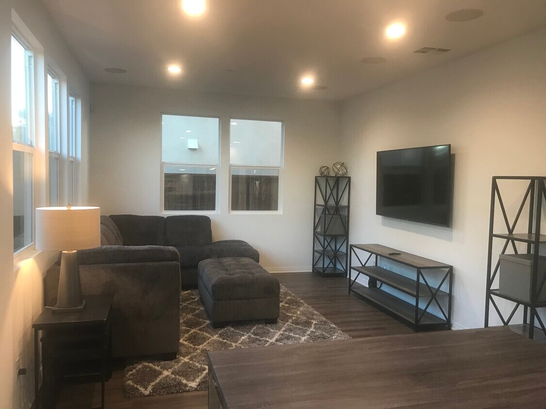 Building Photo - 13002 S Grandiflora Way