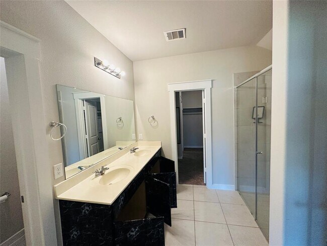 Building Photo - 15411 Royce Holly Dr