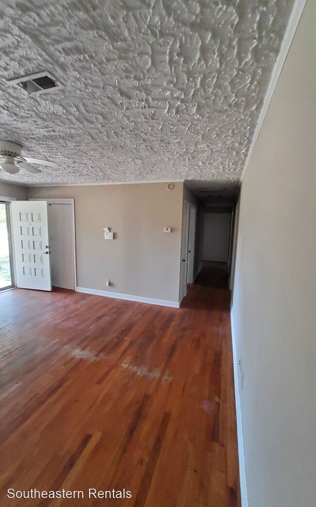 Foto del edificio - 3 br, 1 bath House - 5030 Cane Savannah