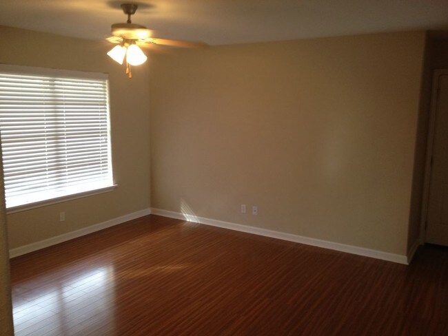 Building Photo - 5603 Wellington Dr