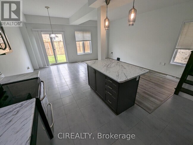 Building Photo - 34 Kingsborough Dr