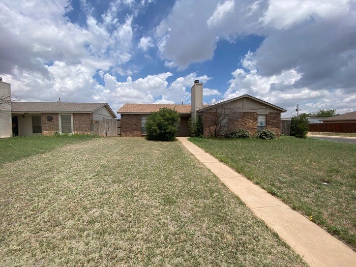 Primary Photo - 1 bed 1 bath duplex unit