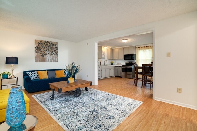 Building Photo - Settle into Style and Convenience at this ...