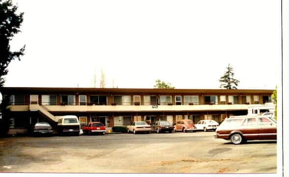 Primary Photo - Chandeleu Apartments