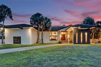 Building Photo - 13724 SW 92nd Ct