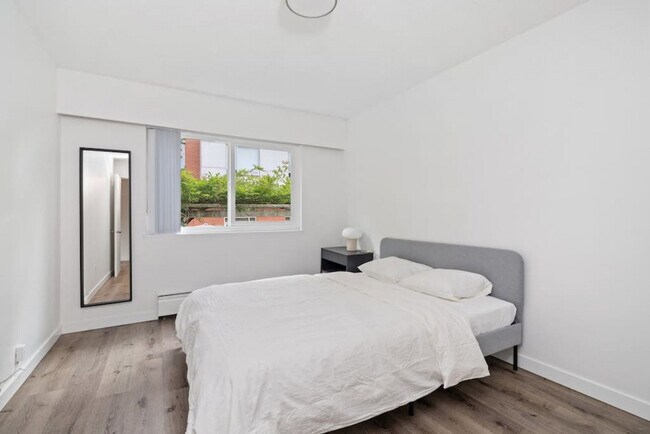 Photo du bâtiment - 254 E 12th Ave