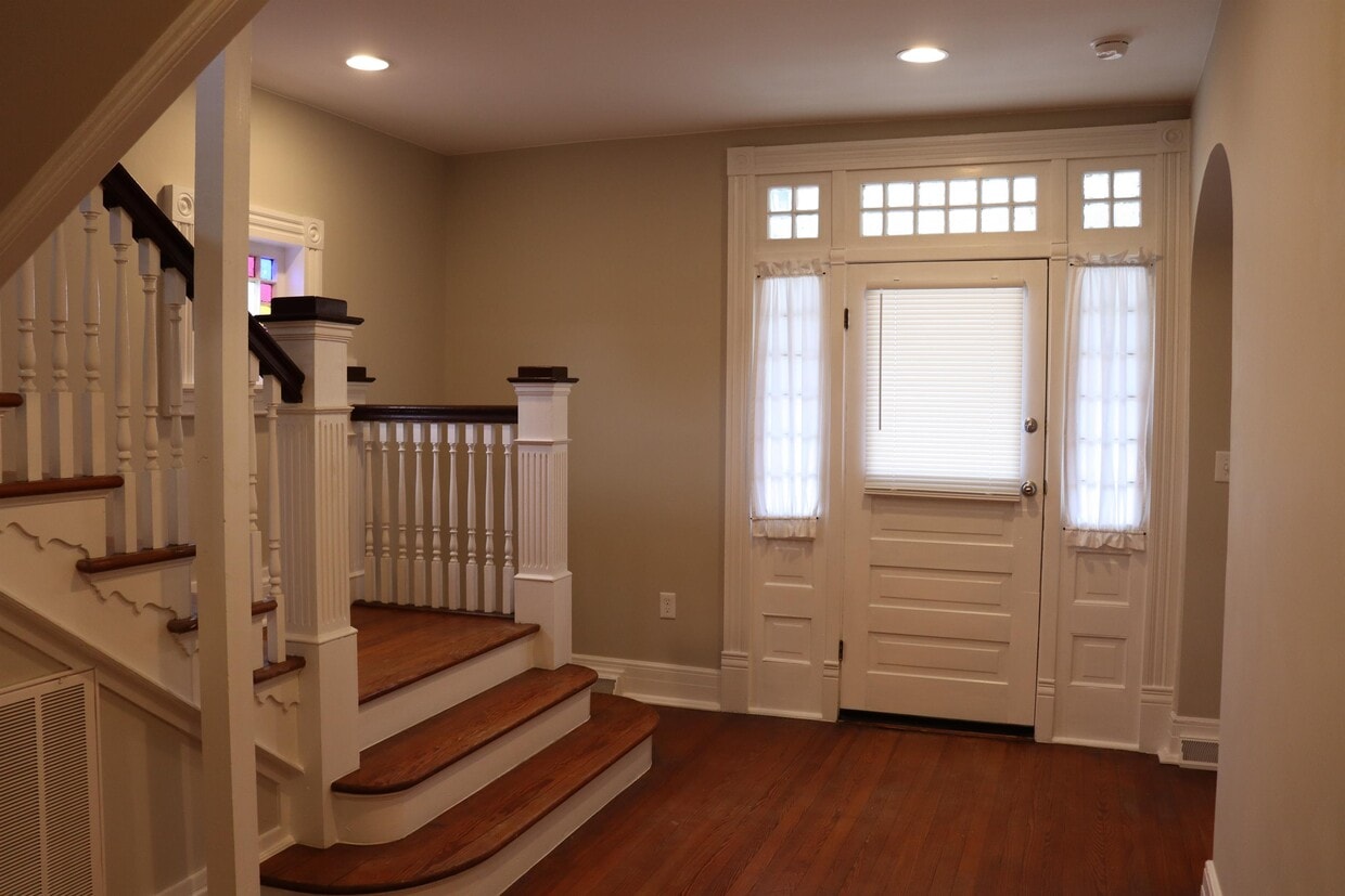 Photo - 381 Main St (Madison Heights, VA)