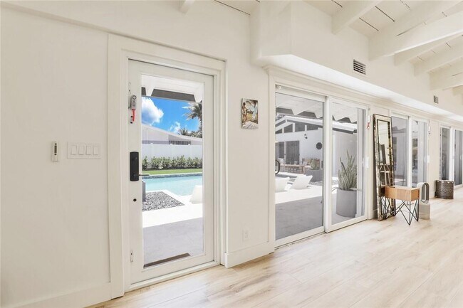 Building Photo - 278 Tropic Dr