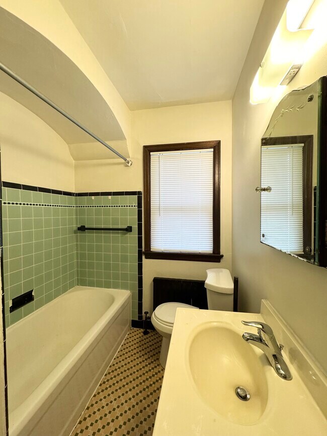 Building Photo - Stephens Properties 1325