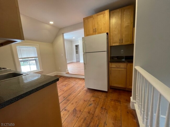 Building Photo - 127 Midland Ave