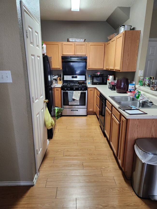 Kitchen - 14008 Harris Ridge Blvd