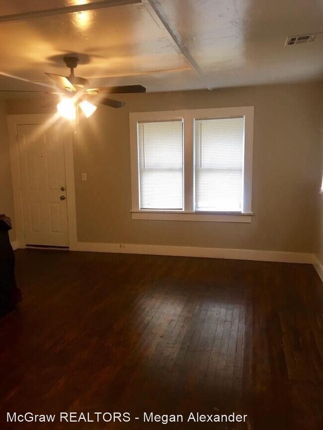 Building Photo - 3 br, 1 bath House - 420 W 10th
