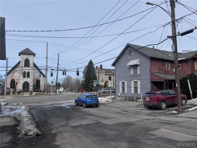 Building Photo - 10761 Main St