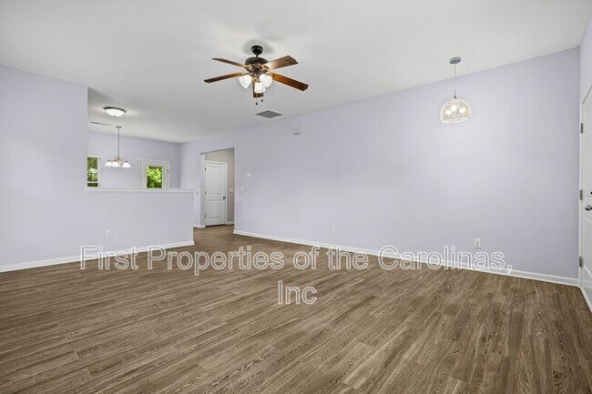 Foto del edificio - 6056 Shamrock Green Drive