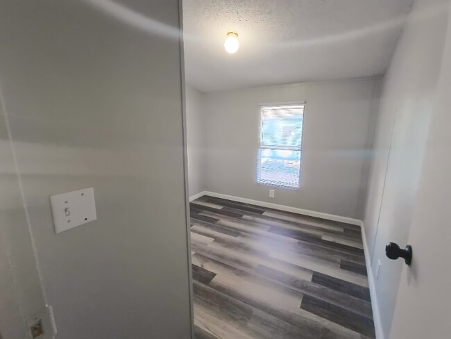 Building Photo - 72 Deerwood Park