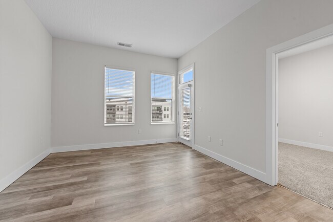 Flat 101 - The Ave