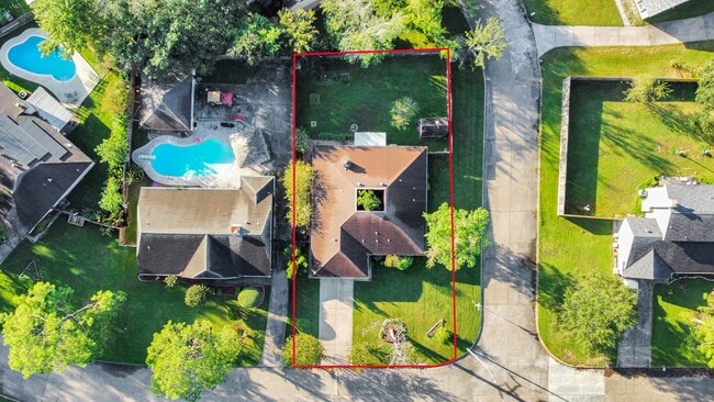 Building Photo - 403 Westwood Dr
