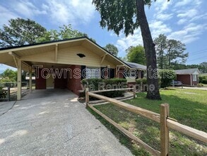 Building Photo - 1319 Camelot Dr