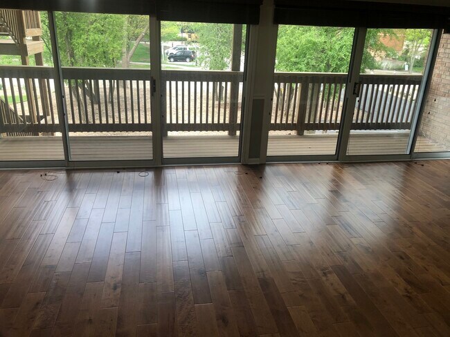 Foto del edificio - 5882 Forest View Rd